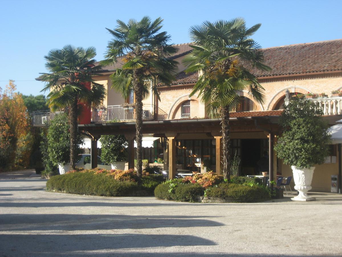 Hotel Pizzeria Ristorante "Al Leone" Villa del Conte Buitenkant foto