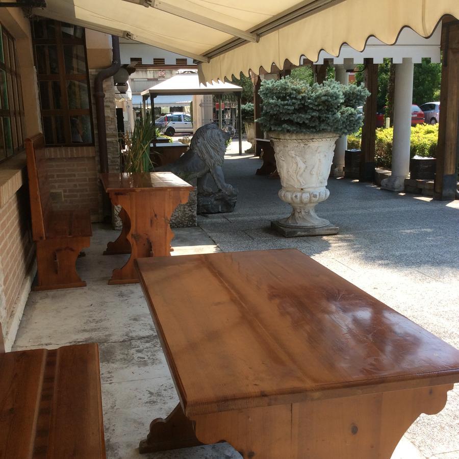 Hotel Pizzeria Ristorante "Al Leone" Villa del Conte Buitenkant foto