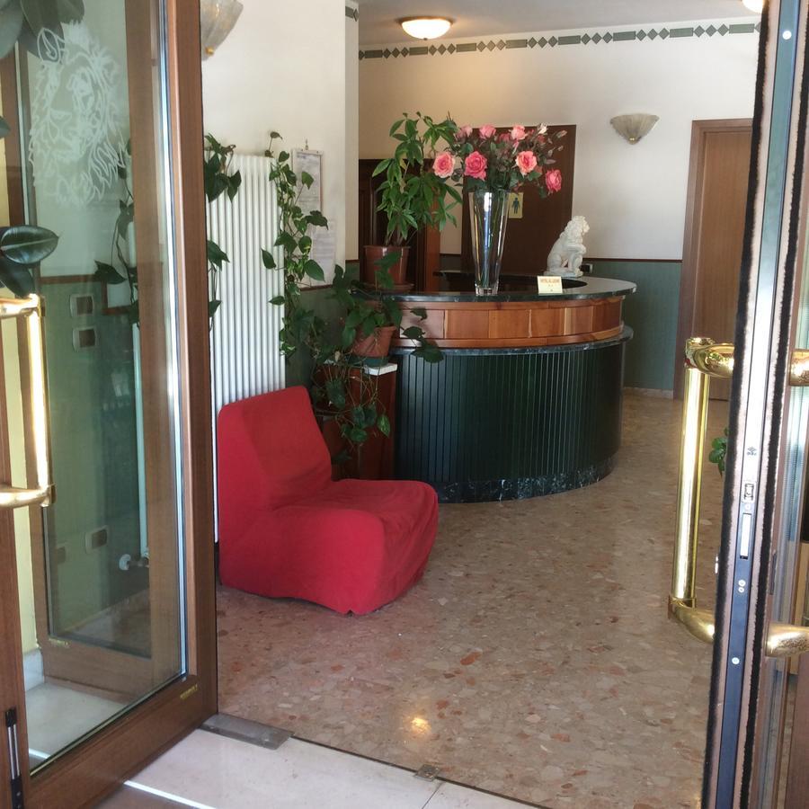 Hotel Pizzeria Ristorante "Al Leone" Villa del Conte Buitenkant foto