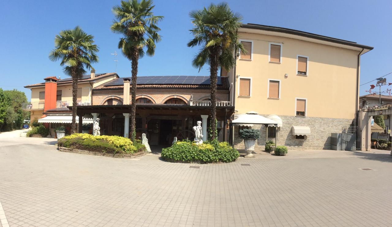 Hotel Pizzeria Ristorante "Al Leone" Villa del Conte Buitenkant foto