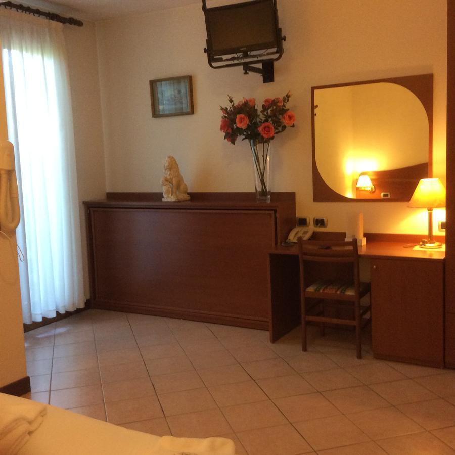 Hotel Pizzeria Ristorante "Al Leone" Villa del Conte Buitenkant foto