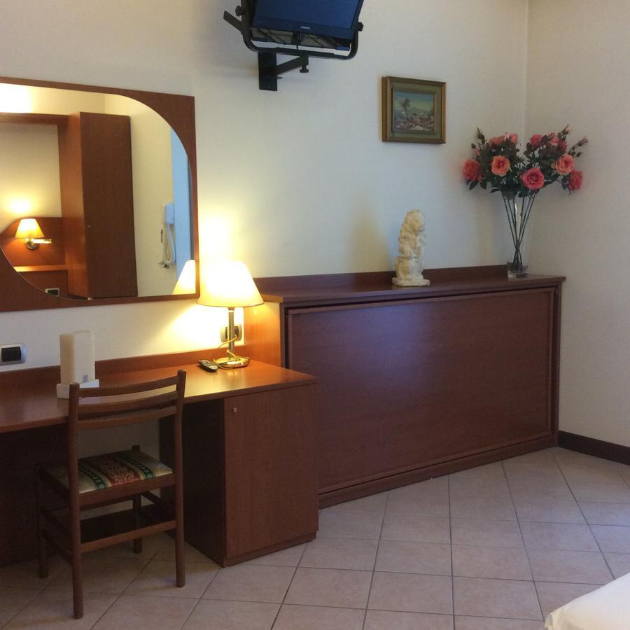 Hotel Pizzeria Ristorante "Al Leone" Villa del Conte Buitenkant foto