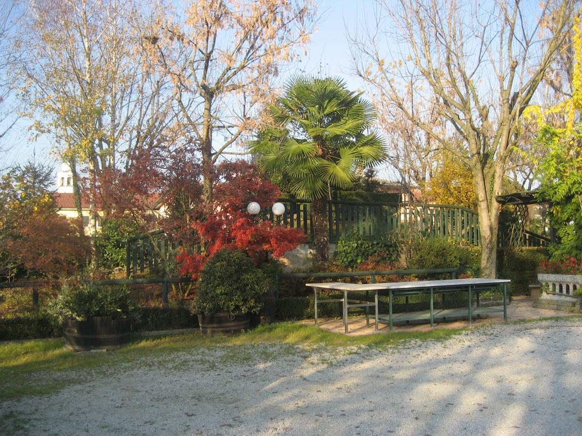 Hotel Pizzeria Ristorante "Al Leone" Villa del Conte Buitenkant foto