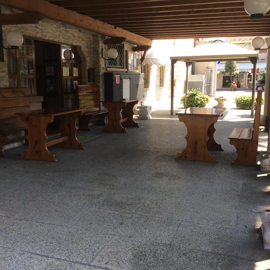 Hotel Pizzeria Ristorante "Al Leone" Villa del Conte Buitenkant foto
