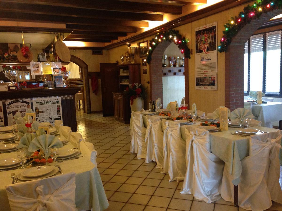 Hotel Pizzeria Ristorante "Al Leone" Villa del Conte Buitenkant foto