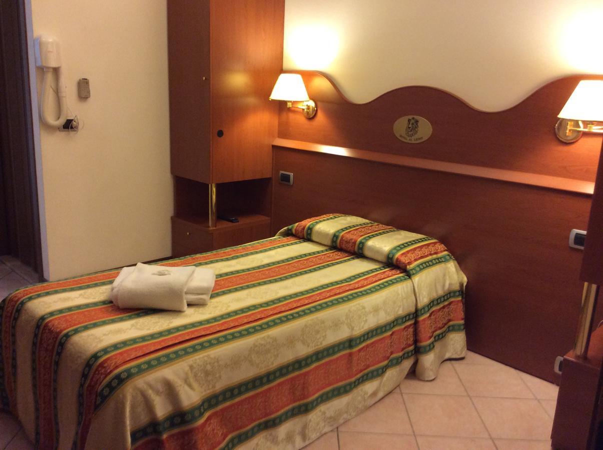 Hotel Pizzeria Ristorante "Al Leone" Villa del Conte Buitenkant foto