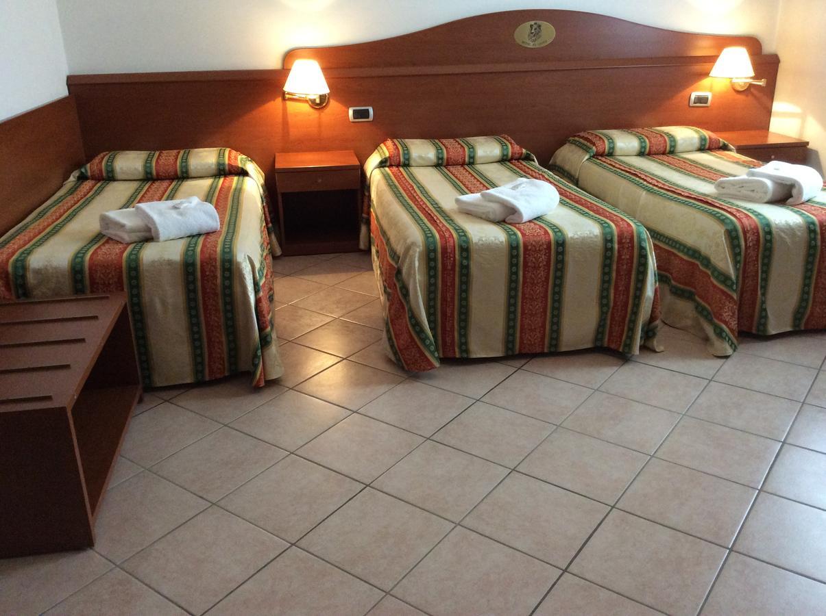 Hotel Pizzeria Ristorante "Al Leone" Villa del Conte Buitenkant foto