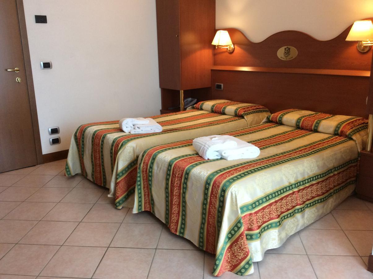 Hotel Pizzeria Ristorante "Al Leone" Villa del Conte Buitenkant foto